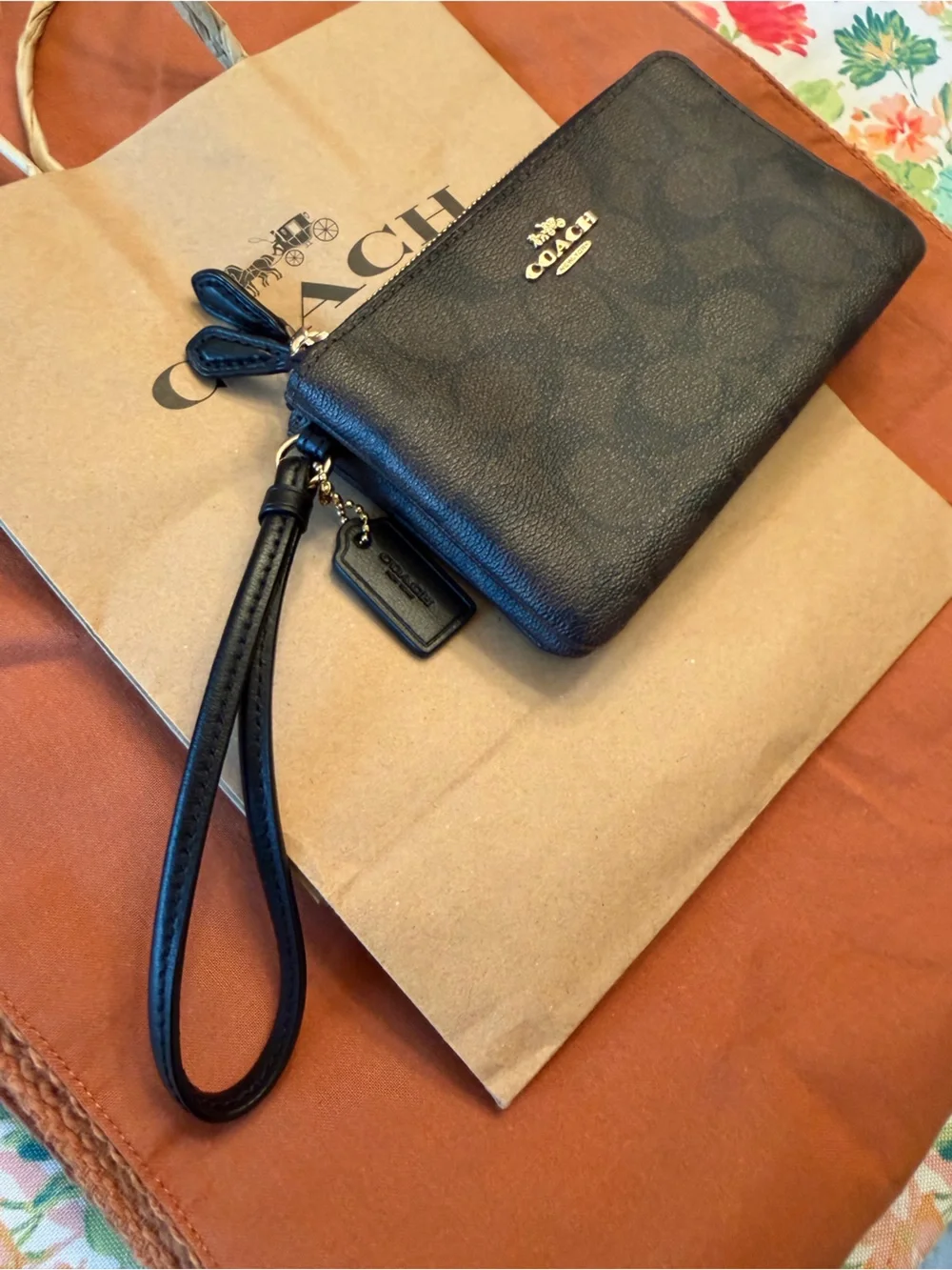 COACH Women’s double Signature Zip Wallet black and chocolate